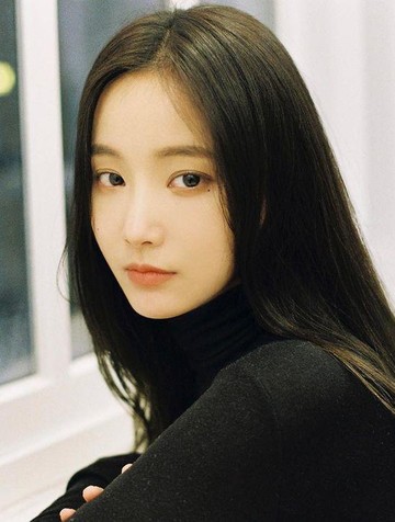 6 Potret Cantik Yeonwoo Eks Momoland, Perempuan yang Dikabarkan Dekat dengan Lee Min Ho