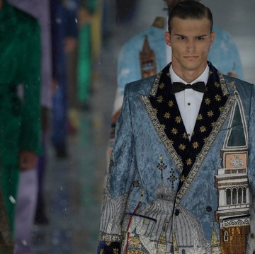 Duh, Dolce & Gabbana Tetap Lanjutkan Fashion Show Meski Diguyur Hujan Es