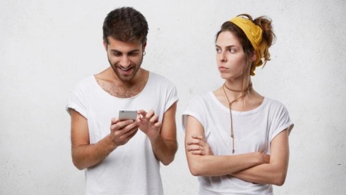 Mengenal Phubbing, Kecanduan Ponsel yang Berisiko Rusaknya Hubungan dengan Orang Lain