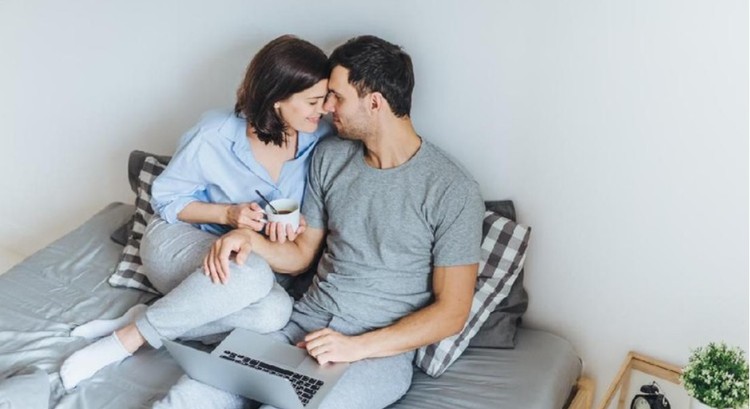 5 Penyebab Libido Menurun saat Pandemi COVID-19, Apa yang Perlu Diwaspadai? Pandemi COVID-19 yang masih terjadi tak hanya berpengaruh bagi kesehatan secara umum. Lockdown dan krisis ekonomi yang ditimbulkannya juga 'mengganggu' seks.