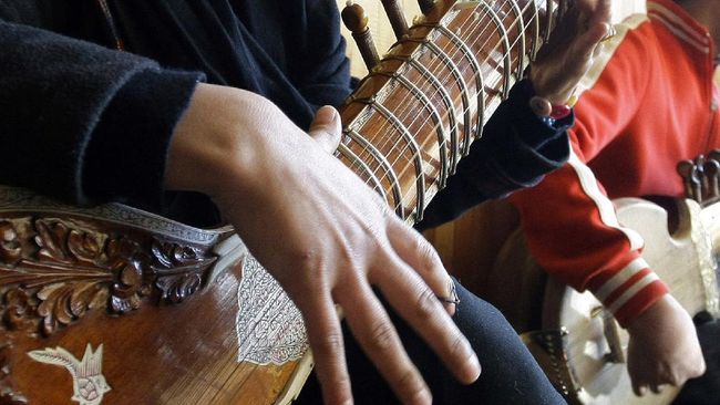 Kemenangan Taliban merebut Afghanistan membuat pemilik sekolah musik dirundung nestapa.