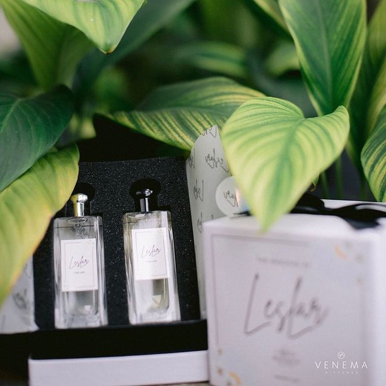 Isi Souvenir Tasyakuran Pernikahan Lesti Kejora dan Rizky Billar Isi souvenir tasyakuran pernikahan Lesti Kejora dan Rizky Billar mencuri perhatian. Yuk kita intip isinya apa saja!