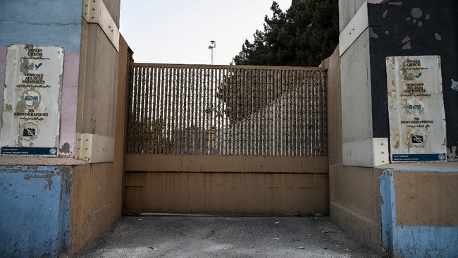 AS memutuskan untuk menghentikan sementara operasional kedutaan besarnya di Kabul dan mengalihkan misi diplomatik untuk Afghanistan ke Qatar.