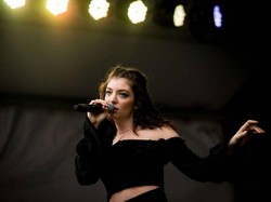 Lirik Lagu Hammer - Lorde