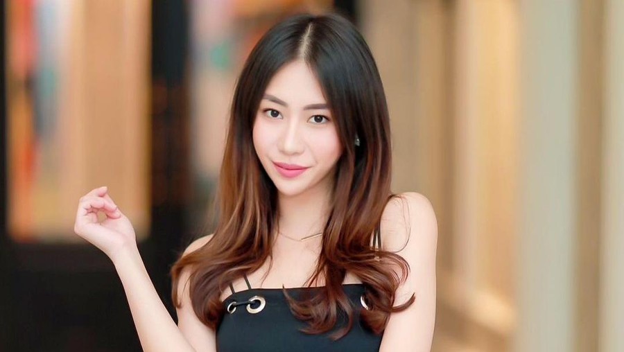 Manisnya Ayu Thalia Saat Makan Egg Benedict dan Masak Pink Taco