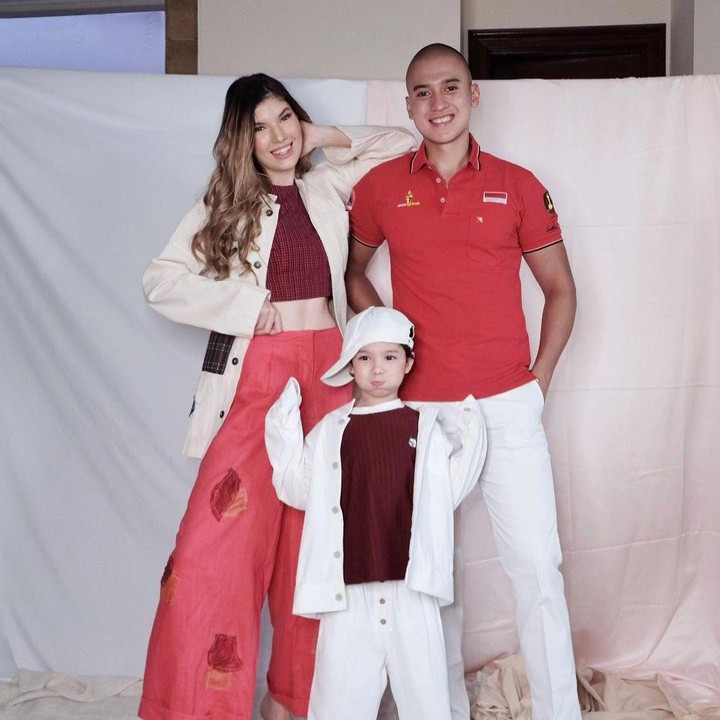 <p>Pada 12 Oktober 2014, Mikaila Patritz menikah dengan Muhammad Fardhan. Saat itu ia masih berusia 19 tahun. Mikaila sempat masih bermain sinetron hingga 2017. Namun kini ia hidup bahagia bersama sang putra. Foto: Instagram @mikailapatritz</p>