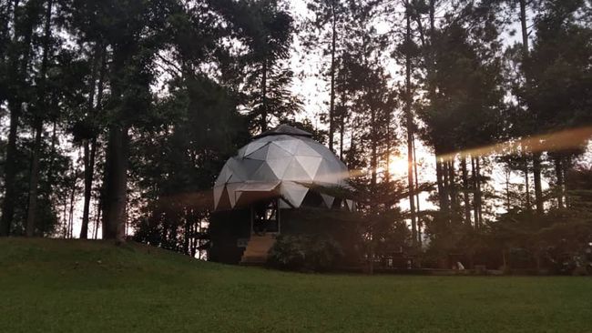 Semakin banyak pilihan spot piknik dan kemah di Lembang, salah satunya di Pagerwangi Dome.