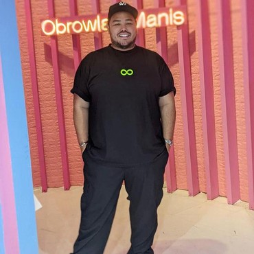 Begini Model Jaket Klub Bola Raffi Ahmad yang Dirancang Ivan Gunawan