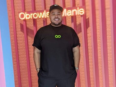 Begini Model Jaket Klub Bola Raffi Ahmad yang Dirancang Ivan Gunawan