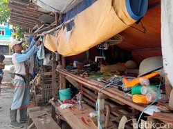 Miris! Sekeluarga di Brebes Huni Rumah Panggung Bambu Mirip Kandang Ayam