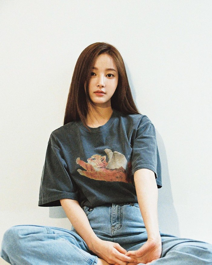 Secara tak terduga akun Instagram @koreadispatch mengunggah foto kebersamaan antara Yeonwoo dan Lee Min Ho pada Senin (30/8). Mereka tertangkap kamera saat sedang menghabiskan waktu bersama. (Foto: Instagram.com/chloelxxlxx)