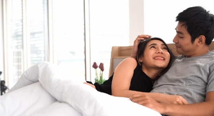 Pandemi COVID-19 yang masih terjadi tak hanya berpengaruh bagi kesehatan secara umum. Lockdown dan krisis ekonomi yang ditimbulkannya juga 'mengganggu' seks.