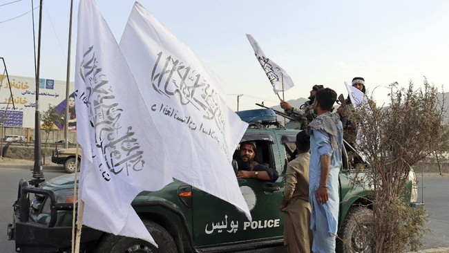 Untuk pertama kalinya sejak berkuasa di Afghanistan, Taliban mengeksekusi mati seorang warga di hadapan publik pada Rabu (7/12).