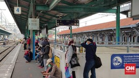Mulai Hari Ini, Penumpang KRL Wajib Pakai Sertifikat Vaksin