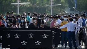 FOTO: Antrean Mengular di Universal Studios Pertama China