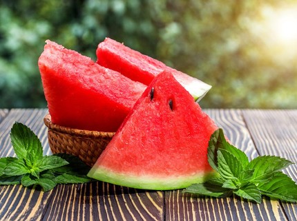 7 Manfaat Buah Semangka untuk Ibu Menyusui, Bisa Atasi Sembelit Lho Bun