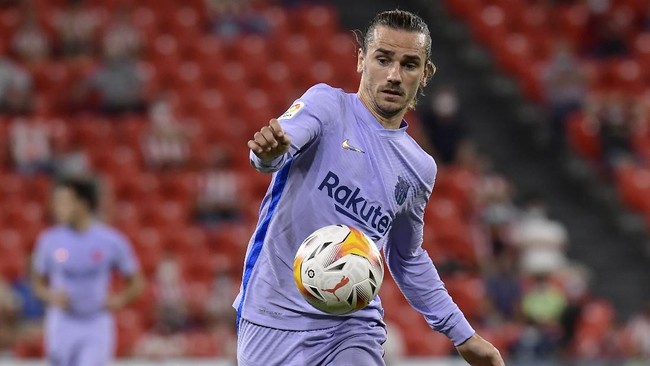 Penyerang Antoine Griezmann mengaku sedih meninggalkan Barelona. Griezmann pergi dari Blaugrana untuk kembali ke Atletico Madrid.