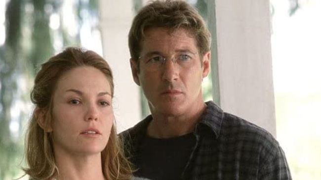 Unfaithful adalah film bergenre thriller yang dibalut dengan drama erotis asal Amerika Serikat. Berikut sinopsis Unfaithful dan para pemerannya.