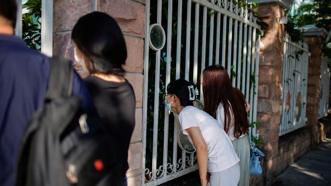 Bimbel China Pecat 60 Ribu Staf Imbas Aturan Baru soal Les Salah satu perusahaan bimbingan belajar (bimbel) terbesar di China terpaksa memecat 60 ribu staf mereka pada tahun lalu akibat aturan baru soal les.