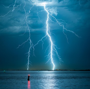 Doa Mendengar Petir Menurut Islam dalam Arab & Latin Serta Artinya