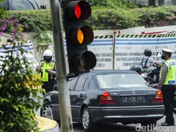 Mereka yang Terjaring Tilang Ganjil Genap pada Hari Pertama