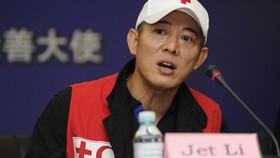 Jet Li Jawab Rumor Meninggal: Halo! Saya Belum Mati