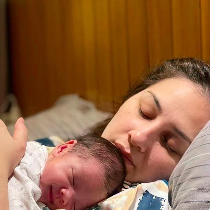 <p>Mona Ratuliu mengungkap Balint dirawat di NICU selama dua minggu dan kamar bayi selama seminggu. Setelah bisa pulang, Mona lah yang bersedia merawat Balint. (Foto: Instagram @monaratuliu)</p>