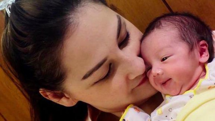 Keponakan Mona Ratuliu