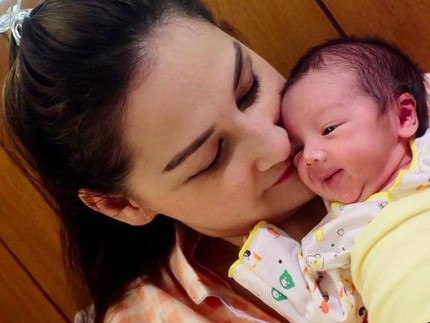 7 Potret Balint, Keponakan Mona Ratuliu yang Lahir Prematur & Ibunda Wafat