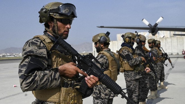 Pakistan dilaporkan berencana mengirimkan intelijen untuk membantu Taliban membentuk kembali pertahanan militer Afghanistan.