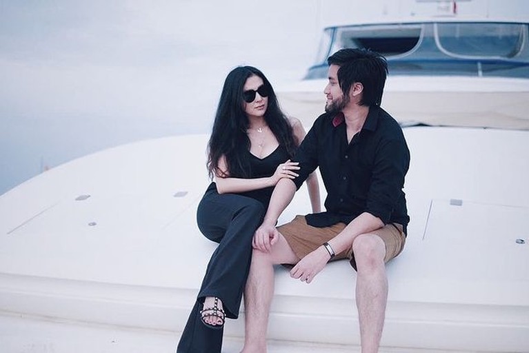 Momen Romantis Kevin Aprilio dan Vicy Melanie Liburan Kevin Aprilio dan Vicy Melanie tengah menikmati liburan di Kepulauan Seribu. Yuk intip momen liburan mereka!