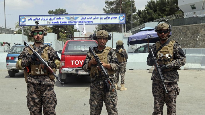 Taliban special forces fighters stand guard outside the Hamid Karzai International Airport after the U.S. military's withdrawal, in Kabul, Afghanistan, Tuesday, Aug. 31, 2021. The Taliban were in full control of Kabul's airport on Tuesday, after the last U.S. plane left its runway, marking the end of America's longest war. (AP Photo/Khwaja Tawfiq Sediqi)