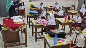 24 Guru-Siswa SD Bogor Positif Covid selama PTM, Status OTG