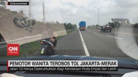 VIDEO: Pemotor Wanita Terobos Tol Jakarta-Merak