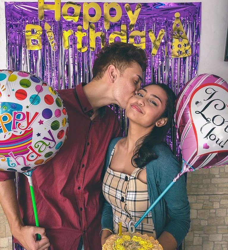 Potret Athalia Lemos Putri Sambung Krisdayanti yang Tak Tersorot Noor Athalia adalah putri sambung Krisdayanti yang telah beranjak dewasa dan tak pernah tersorot. Yuk intip potretnya!