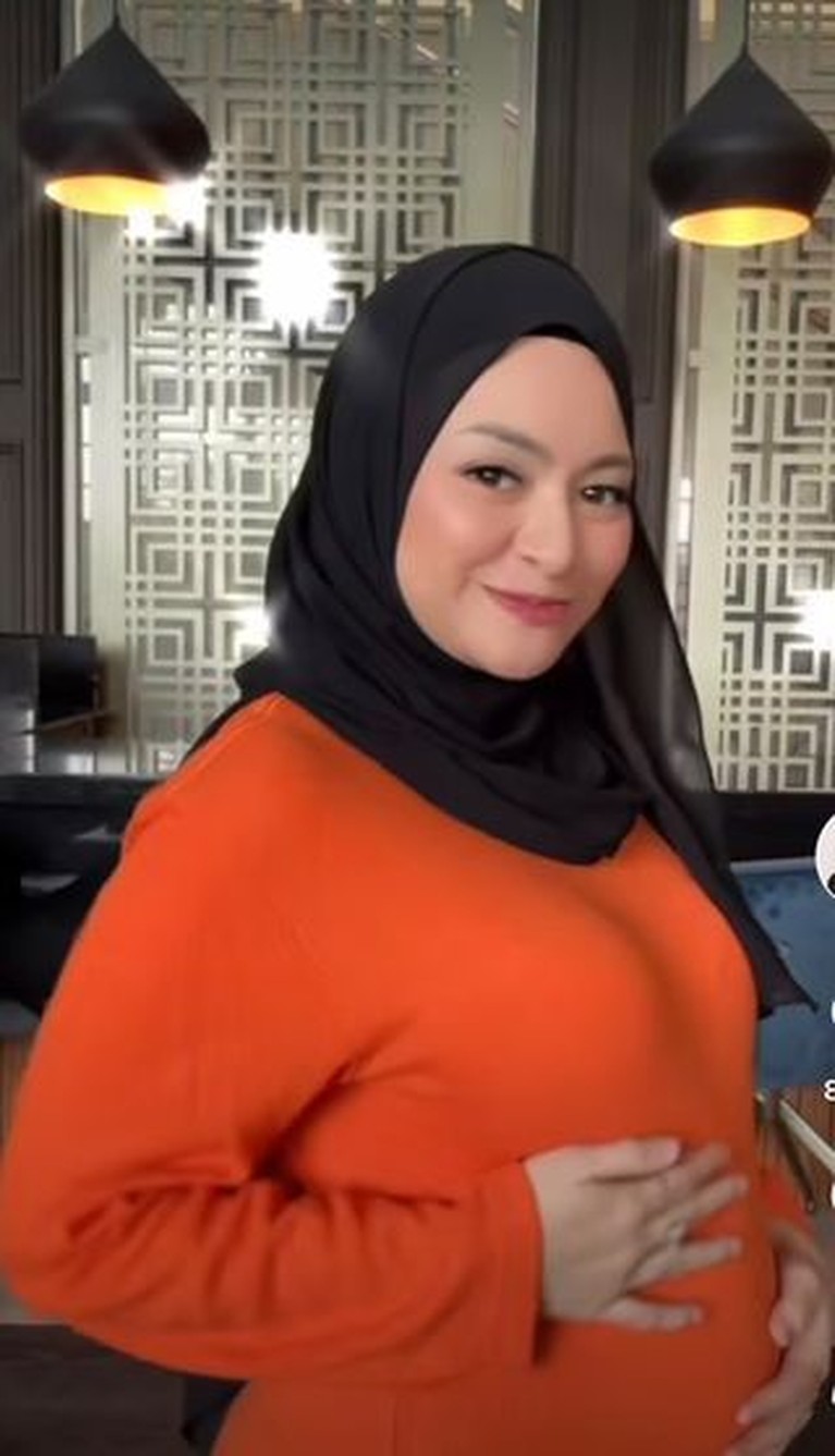 Potret Nathalie Holscher Bumil Cantik Pamer Baby Bump Potret Nathalie Holscher Bumil Cantik Pamer Baby Bump