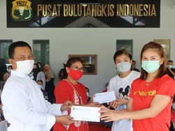 Greysia/Apriyani Syukuran Emas Olimpiade Bersama Karyawan PBSI
