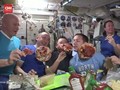 VIDEO: Ketika Astronaut Pesta Pizza di Luar Angkasa