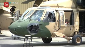 VIDEO: Taliban Cek Alutsista yang Dihancurkan AS di Bandara