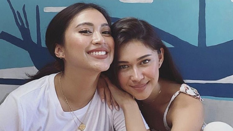 Tyna Kanna bersama Keluarga Kenang Mirdad Tyna Kanna bersama Keluarga Kenang Mirdad