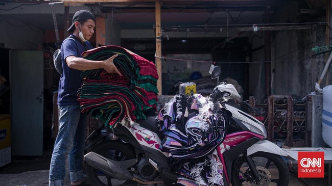 FOTO: Gigih UMKM Sablon Sajadah Bertahan di Tengah Pandemi