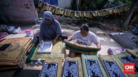 FOTO: Gigih UMKM Sablon Sajadah Bertahan di Tengah Pandemi