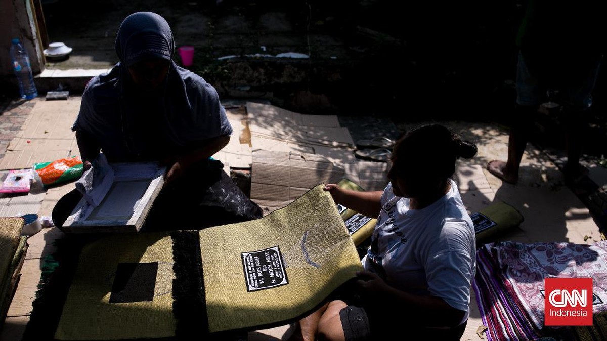 FOTO: Gigih UMKM Sablon Sajadah Bertahan di Tengah Pandemi