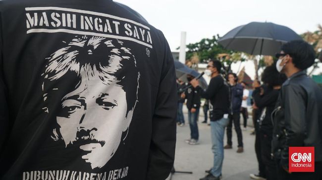 Jokowi Dinilai Putihkan Pelanggar HAM Berat Lewat Keppres Terbaru Menurut Setara Institute, Keppres soal Pembentukan Tim Penyelesaian Non-Yudisial Pelanggaran HAM Berat mempertebal impunitas pelaku.