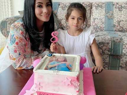 Potret Ultah Ke-8 Anak Siti KDI Blesteran Turki, Makin Cantik Bun