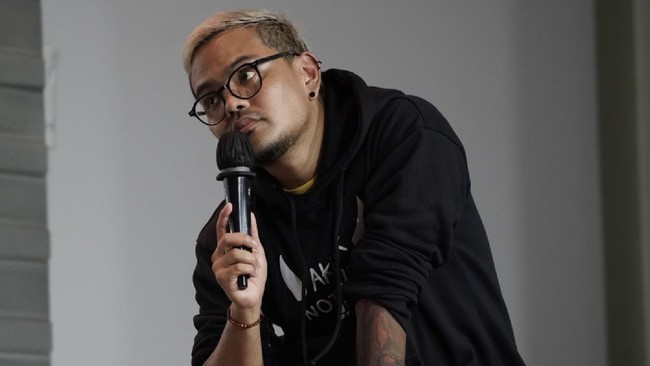 Sejauh ini kepolisian masih melakukan pemeriksaan terhadap Coki Pardede, termasuk mengenai identitas bandar narkoba.