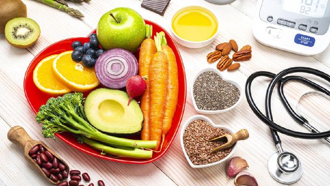Cara dan Menu Diet Rendah Kolesterol Kolesterol tinggi menjadi salah satu faktor risiko penyakit kardiovaskular. Berikut cara diet rendah kolesterol yang bisa Anda ikuti.