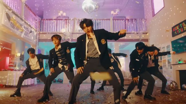 Lima member Boyband Enhypen positif Covid-19 dan tengah menjalani karantina mandiri.