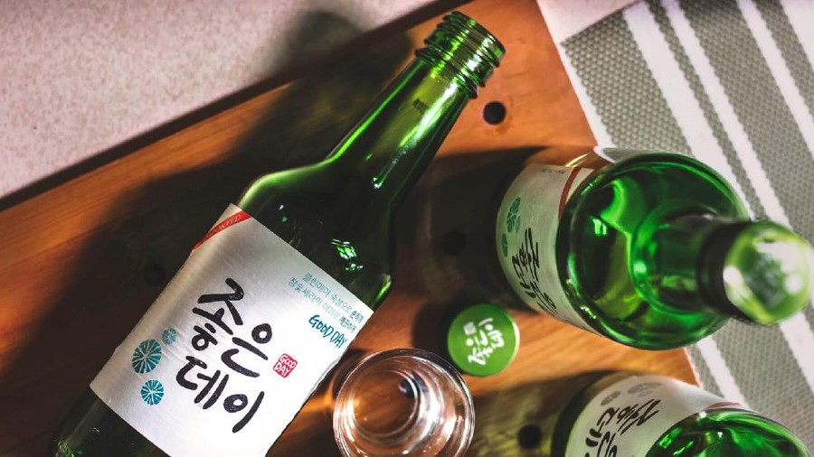5 Fakta Soju, Minuman Alkohol yang Sering Muncul di Drama Korea