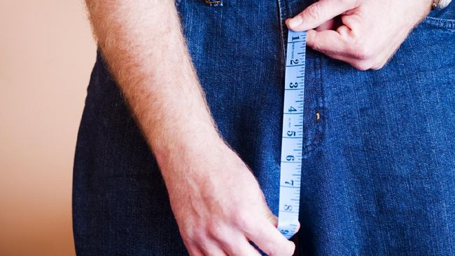 Berbagai kabar soal dampak Covid-19 bertebaran, termasuk diantaranya soal bisa bikin ukuran penis jadi lebih pendek. Benarkah demikian?